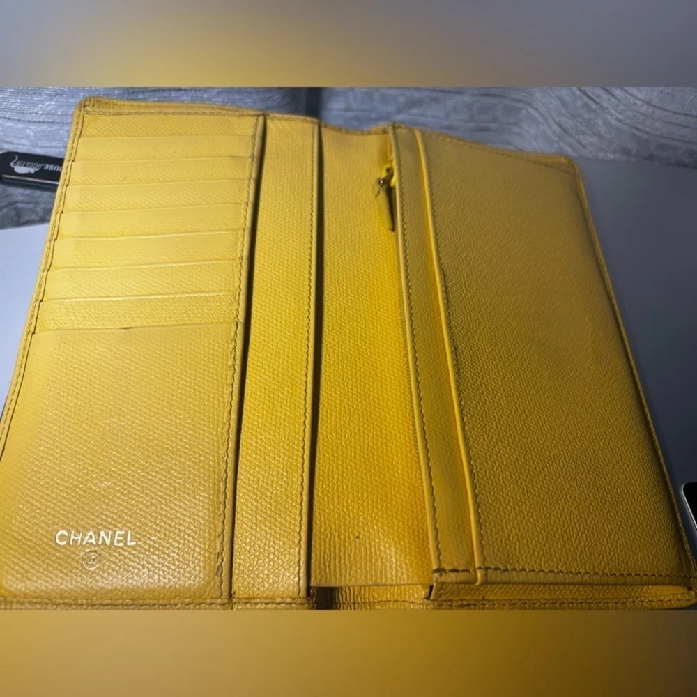Chanel caviar CC logo wallet
